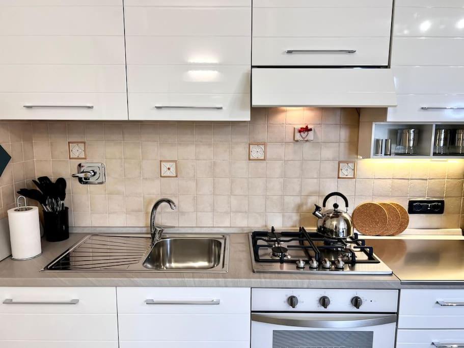 Comfyspot Apartamento Rosia Exterior foto